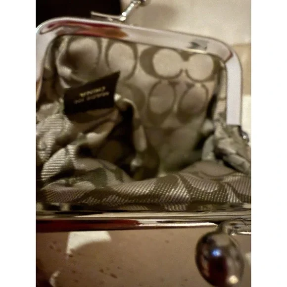 Vintage Coach Special Edition Polka Dot Kisslock frame Coin Keychain Very Rare - Picture 9 of 11